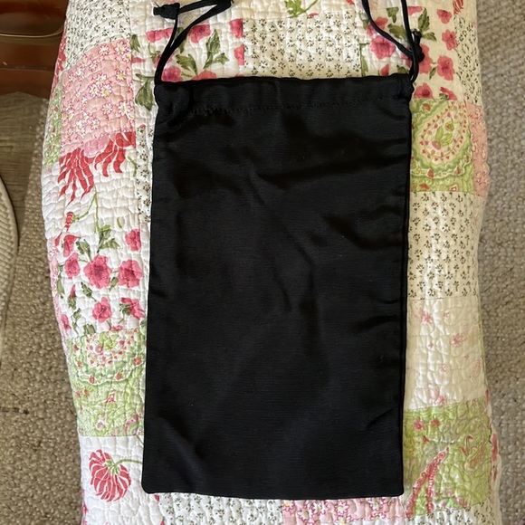 Natori Dust Cover Bag with Drawstring Approximately 12”x 8” Rayon/Nylon Blend - Picture 3 of 3